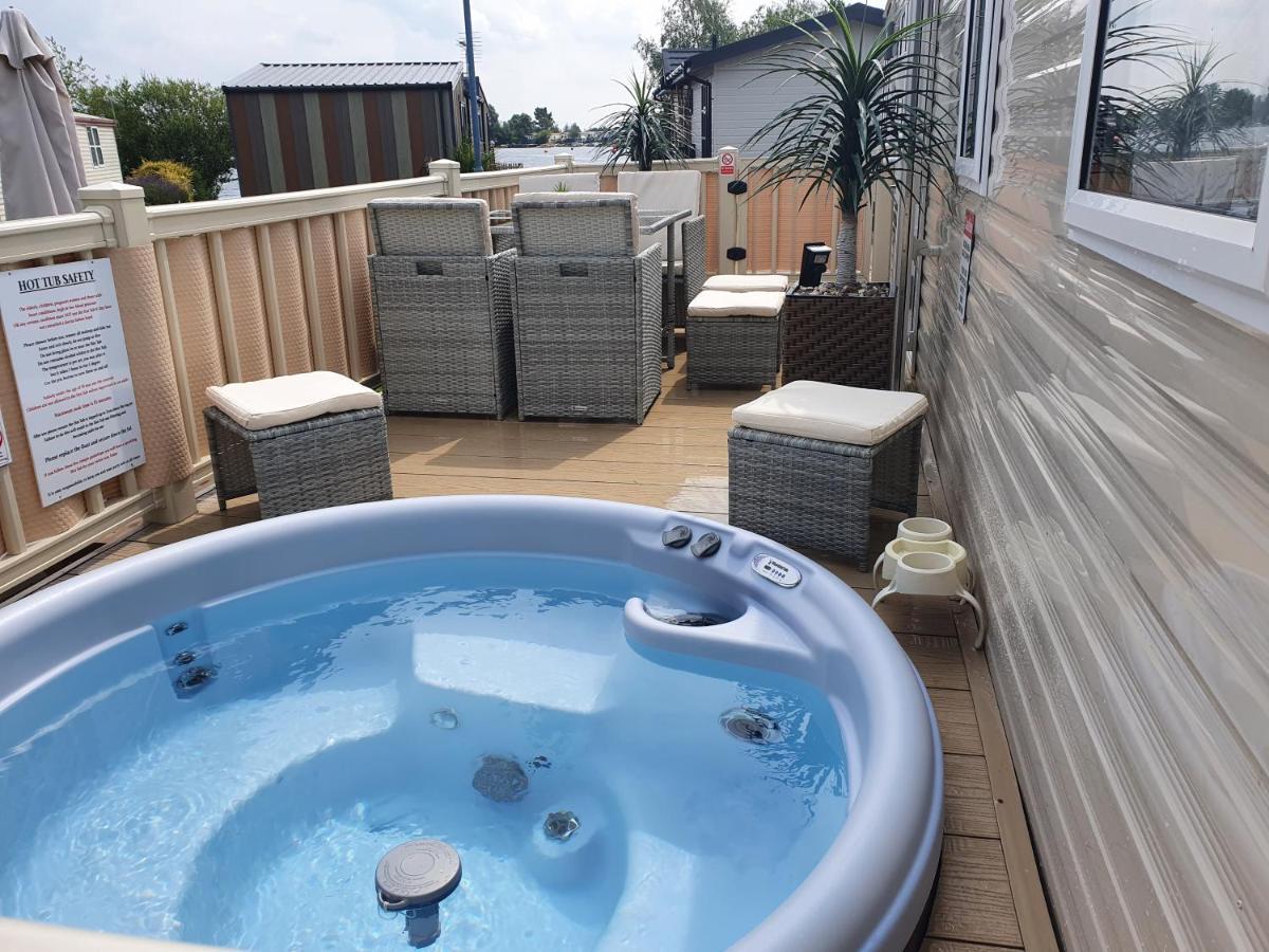 Relaxing Breaks With Hot Tub At Tattershal Lakes 3 Bedroom Татершал Екстериор снимка