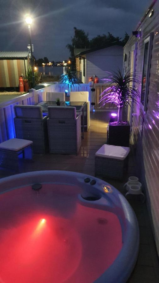Relaxing Breaks With Hot Tub At Tattershal Lakes 3 Bedroom Татершал Екстериор снимка